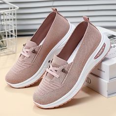 Autumn New Style: True Fly Weaving Beijing Cloth Shoes for Women